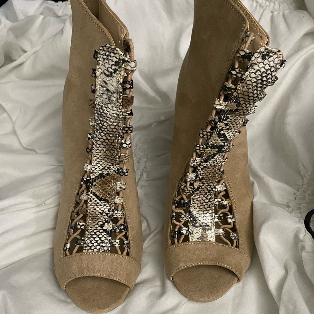 Nude suede snake print heels 😍 NWOT